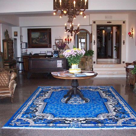 Hotel La Riva جيارديني ناكسوس المظهر الخارجي الصورة
