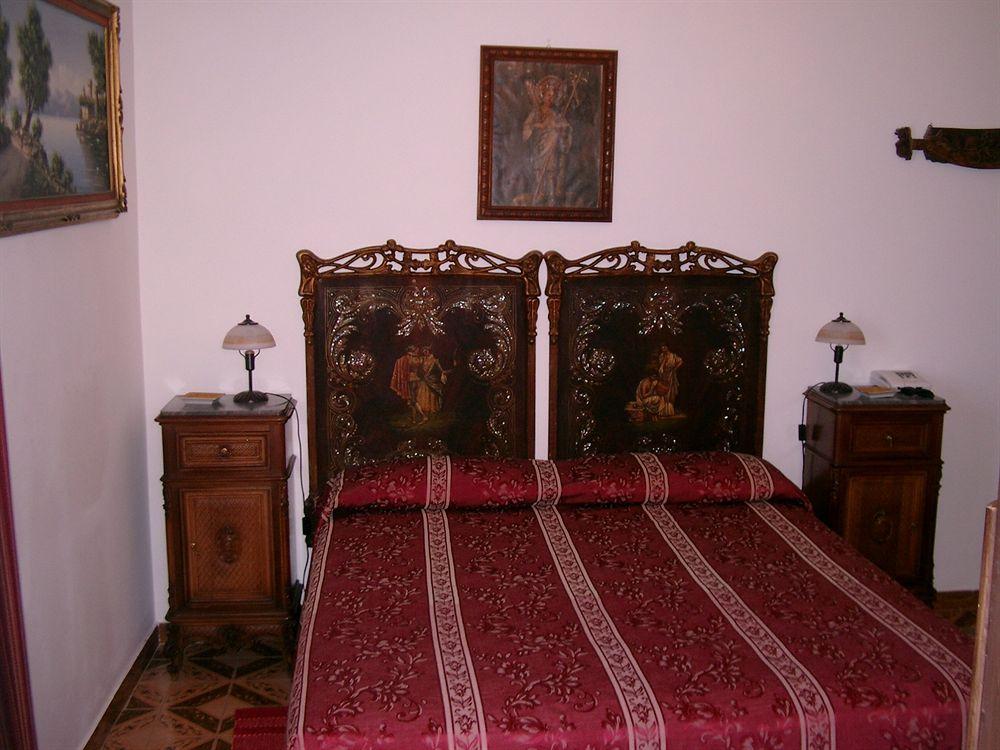 Hotel La Riva جيارديني ناكسوس المظهر الخارجي الصورة