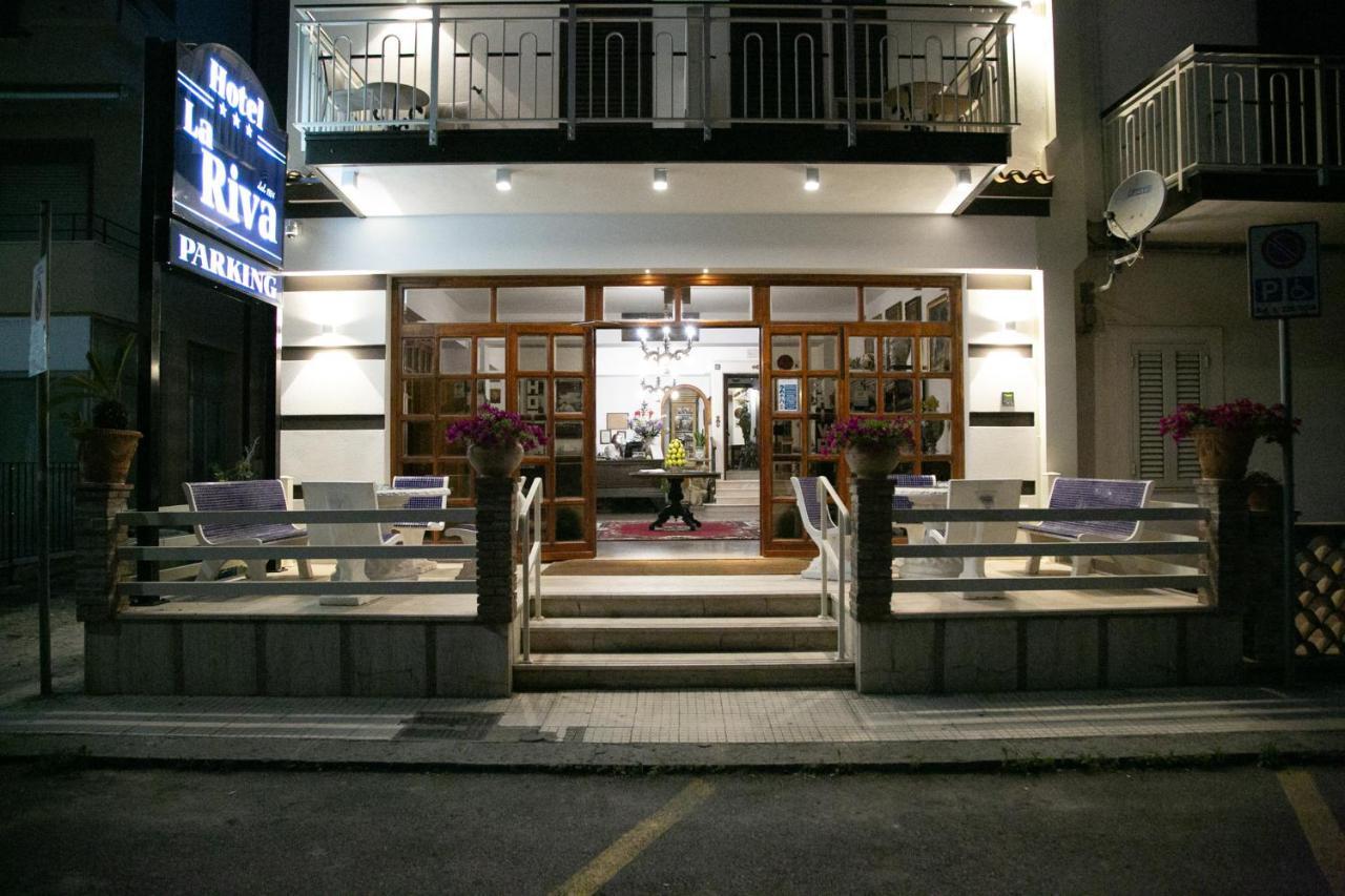 Hotel La Riva جيارديني ناكسوس المظهر الخارجي الصورة