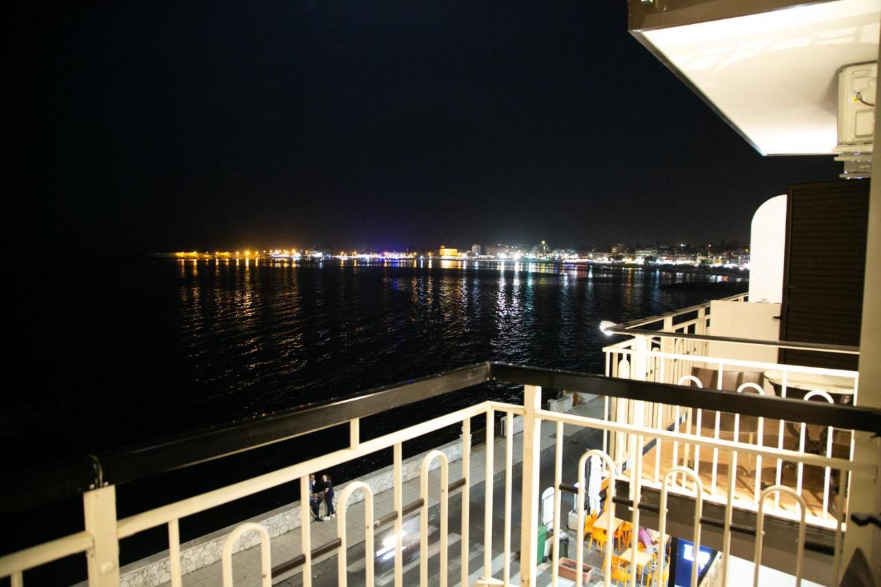 Hotel La Riva جيارديني ناكسوس المظهر الخارجي الصورة