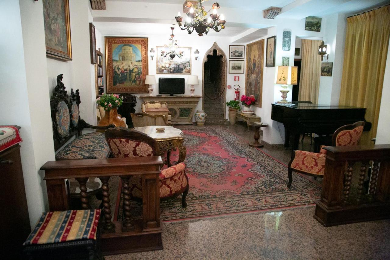 Hotel La Riva جيارديني ناكسوس المظهر الخارجي الصورة