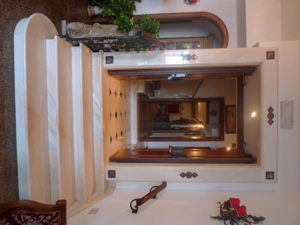 Hotel La Riva جيارديني ناكسوس المظهر الخارجي الصورة