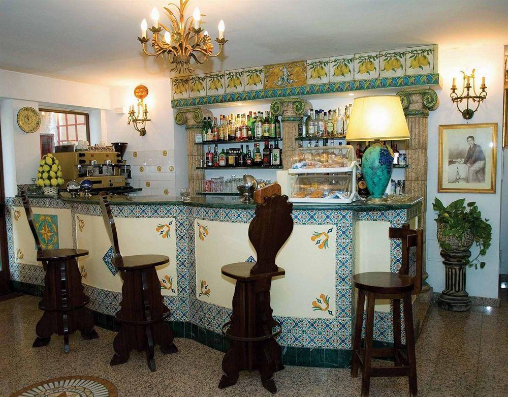 Hotel La Riva جيارديني ناكسوس المظهر الخارجي الصورة