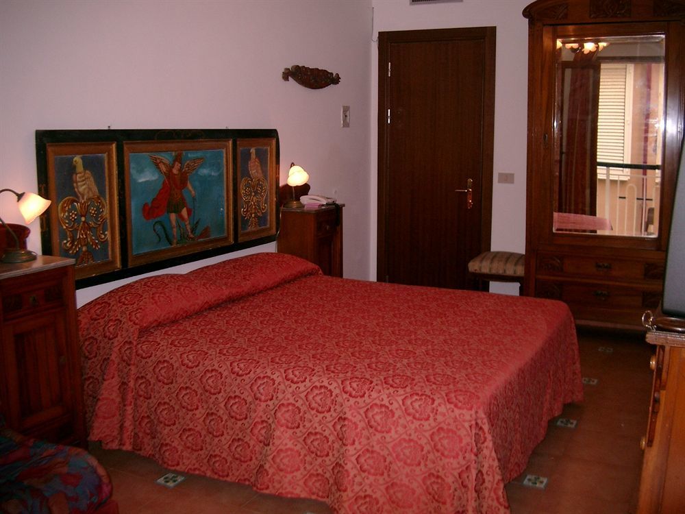 Hotel La Riva جيارديني ناكسوس المظهر الخارجي الصورة