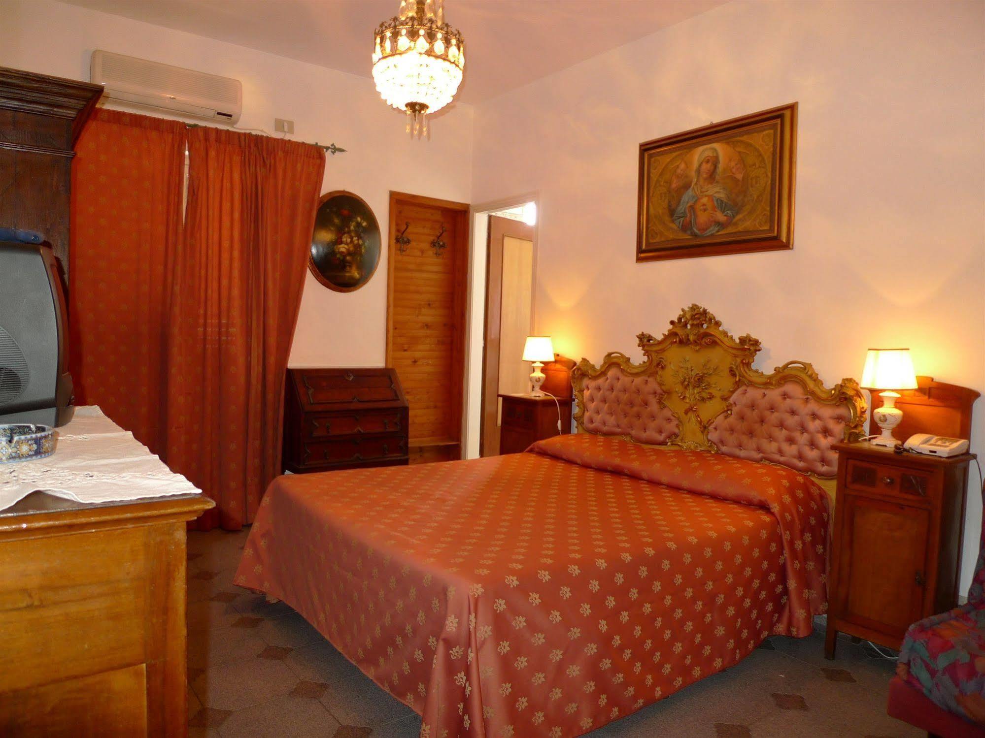 Hotel La Riva جيارديني ناكسوس المظهر الخارجي الصورة