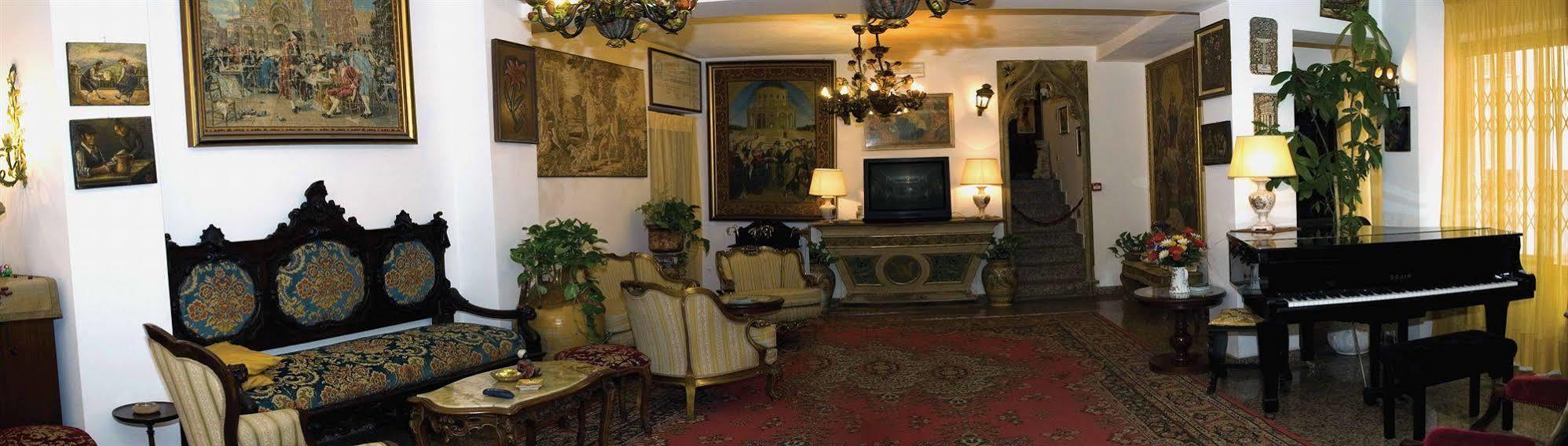 Hotel La Riva جيارديني ناكسوس المظهر الخارجي الصورة
