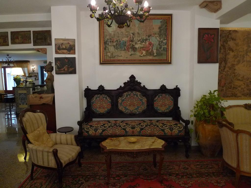 Hotel La Riva جيارديني ناكسوس المظهر الخارجي الصورة