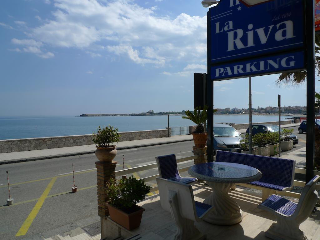 Hotel La Riva جيارديني ناكسوس المظهر الخارجي الصورة