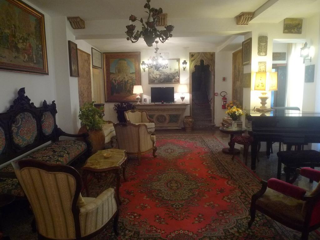 Hotel La Riva جيارديني ناكسوس المظهر الخارجي الصورة