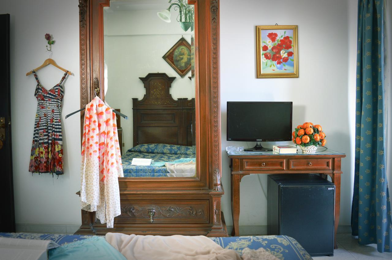 Hotel La Riva جيارديني ناكسوس المظهر الخارجي الصورة